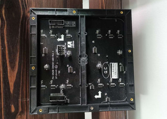 2.5mmピクセル ピッチの屋内LED表示高い定義フル カラーの高い明るさ