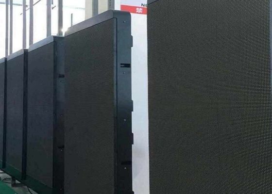 屋外のポーランド人はスクリーンのメディア プレイヤー ピクセル ピッチ5mm Ip65 4G Asynchronizationを導きました