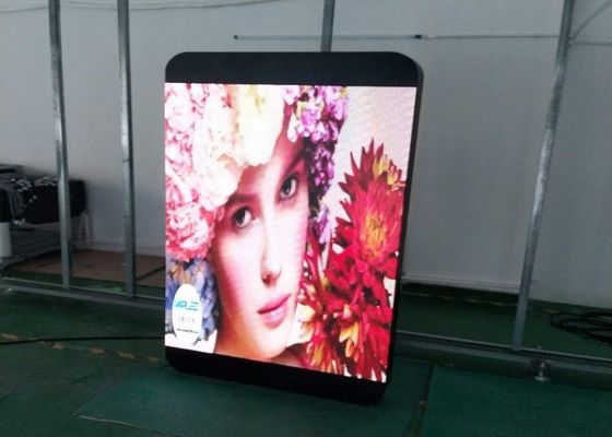屋外のポーランド人はスクリーンのメディア プレイヤー ピクセル ピッチ5mm Ip65 4G Asynchronizationを導きました