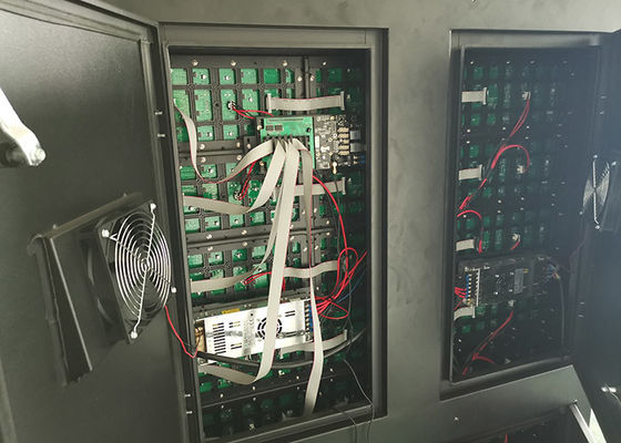 WIFI /3G/ 4G P5mmの高い明るさの屋外のポーランド人LED表示パネル/防水照明表示画面